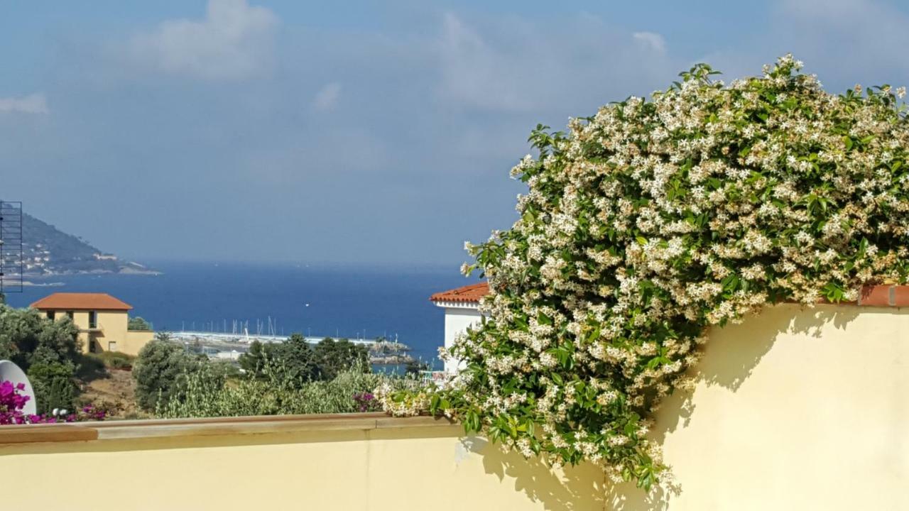 Villa Jone 迪亚诺马里纳 外观 照片